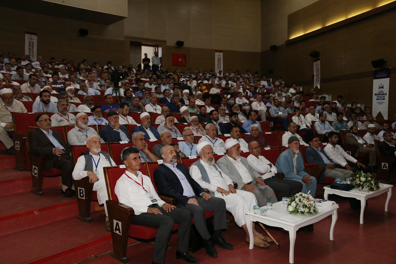 Çalıştayda "Namazın İstatistikleri" anketi paylaşıldı